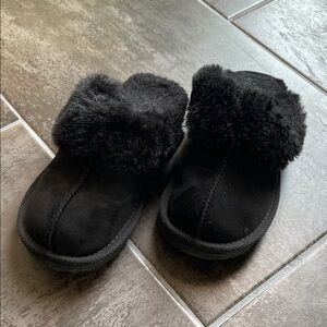 Black Fur-Lined Slippers